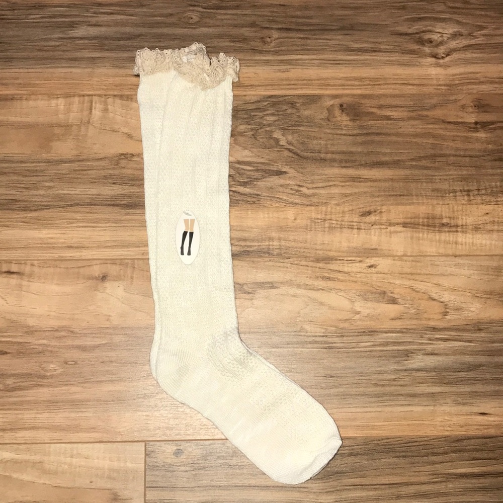 Woman’s Cream Knit boot socks with ruffle top